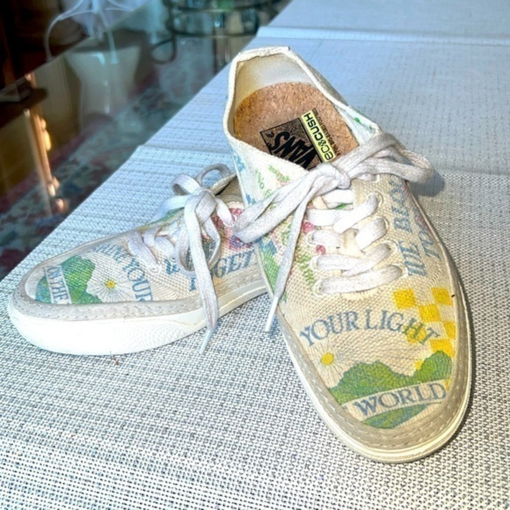 Vans Eco theory Circle Vee Cushion, size 40EUR , 9 US women, 7.5 men’s